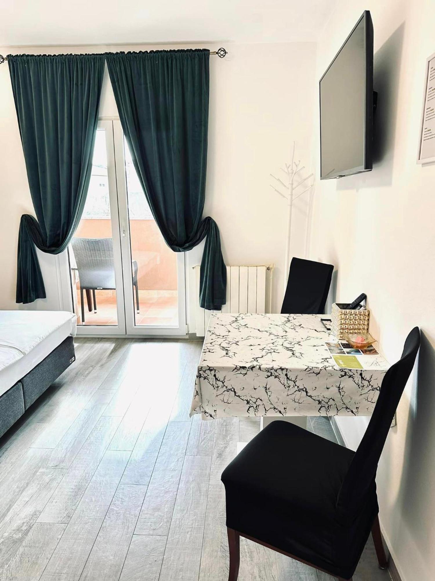 Apartmani Marco,Lukas,Patrick,David,Blizu Centra I Mora Sa Free Privatnim Parkingom PUY Eksteriør bilde