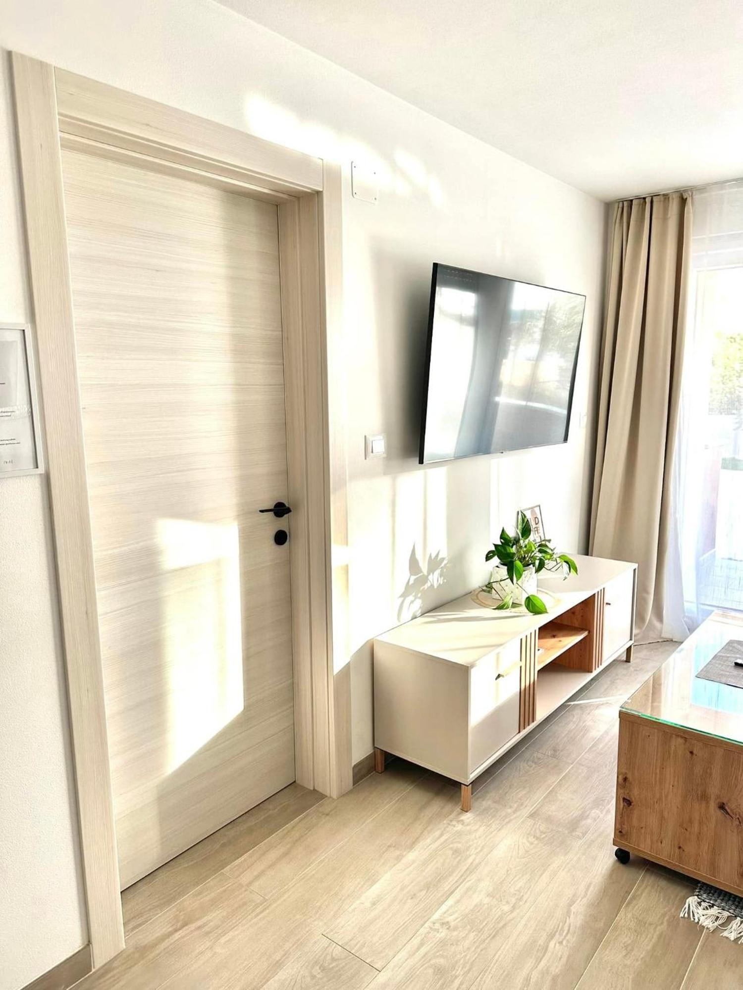 Apartmani Marco,Lukas,Patrick,David,Blizu Centra I Mora Sa Free Privatnim Parkingom PUY Eksteriør bilde